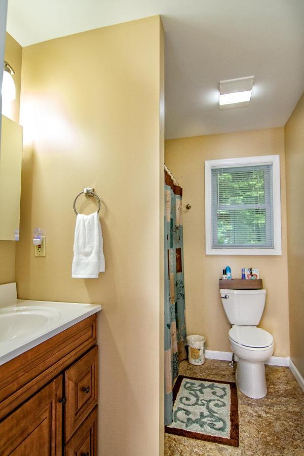 Cabin By The Creek With Private Creek Access Tannersville Exterior photo